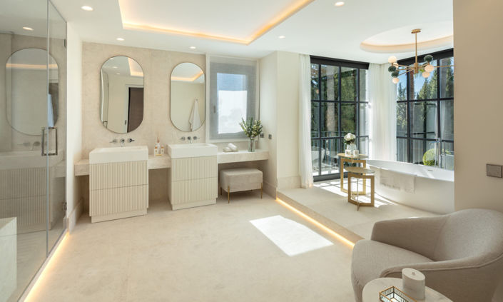 Image No.9-6 Bed Property for sale