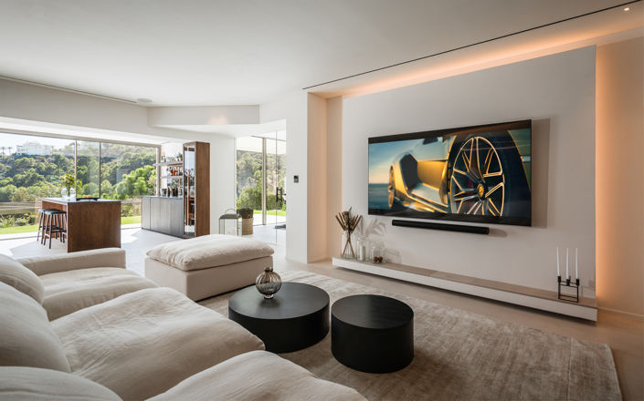 Image No.17-6 Bed Property for sale