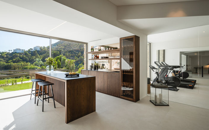 Image No.18-6 Bed Property for sale