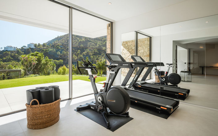 Image No.20-6 Bed Property for sale