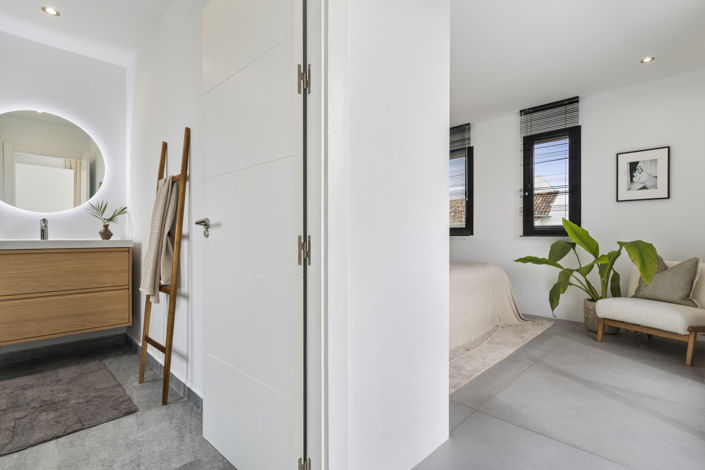 Image No.12-3 Bed Property for sale