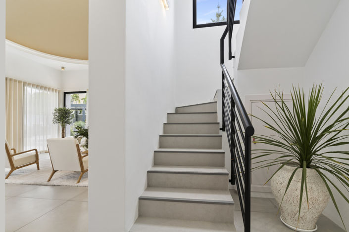 Image No.17-3 Bed Property for sale