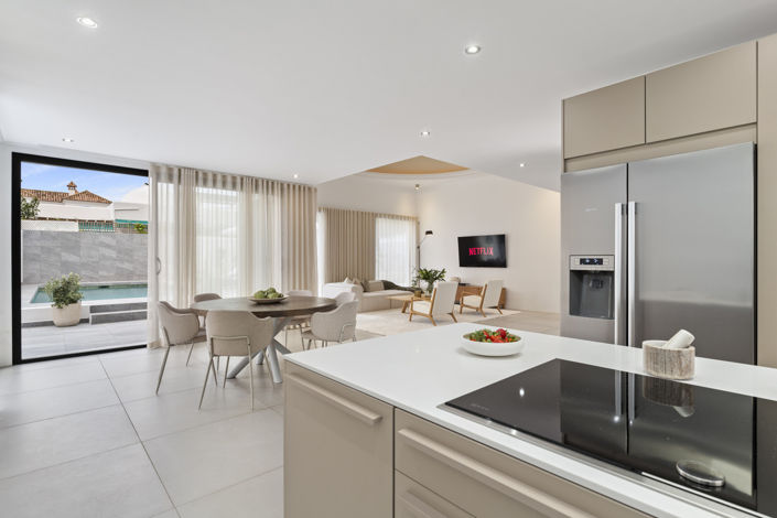 Image No.19-3 Bed Property for sale