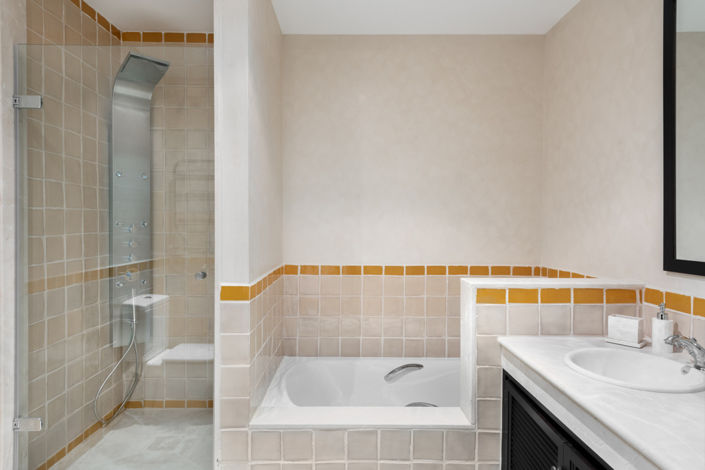 Image No.6-4 Bed Property for sale