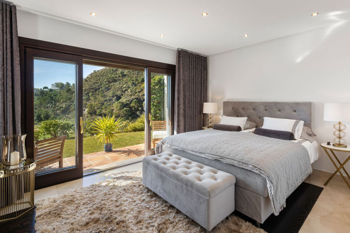 Image No.13-7 Bed Property for sale