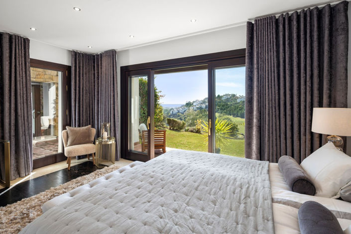 Image No.14-7 Bed Property for sale