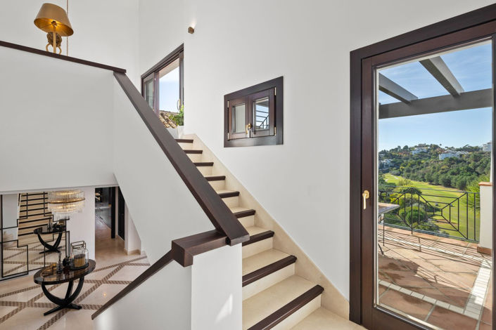 Image No.5-7 Bed Property for sale