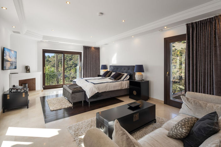 Image No.6-7 Bed Property for sale