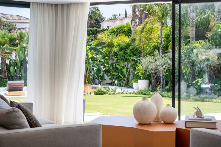 Image No.10-6 Bed Property for sale