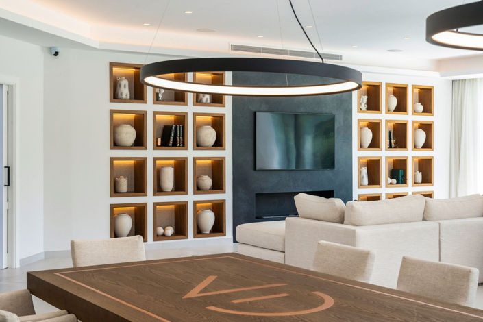 Image No.12-6 Bed Property for sale