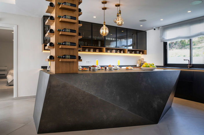 Image No.18-6 Bed Property for sale