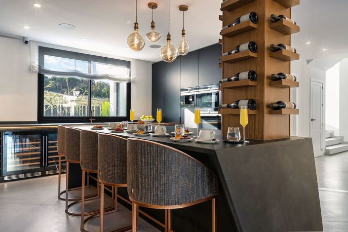 Image No.20-6 Bed Property for sale