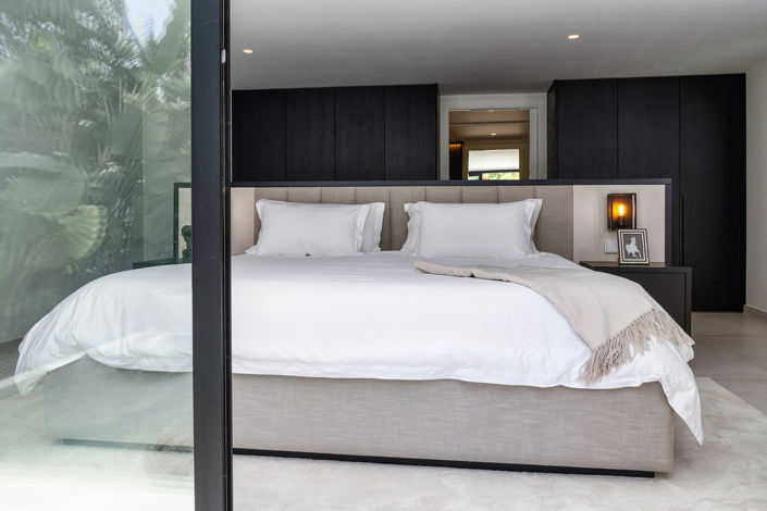 Image No.25-6 Bed Property for sale