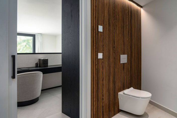 Image No.27-6 Bed Property for sale