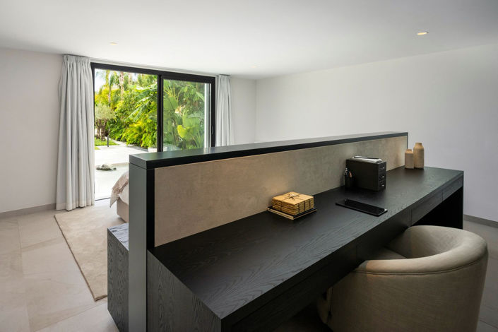 Image No.30-6 Bed Property for sale