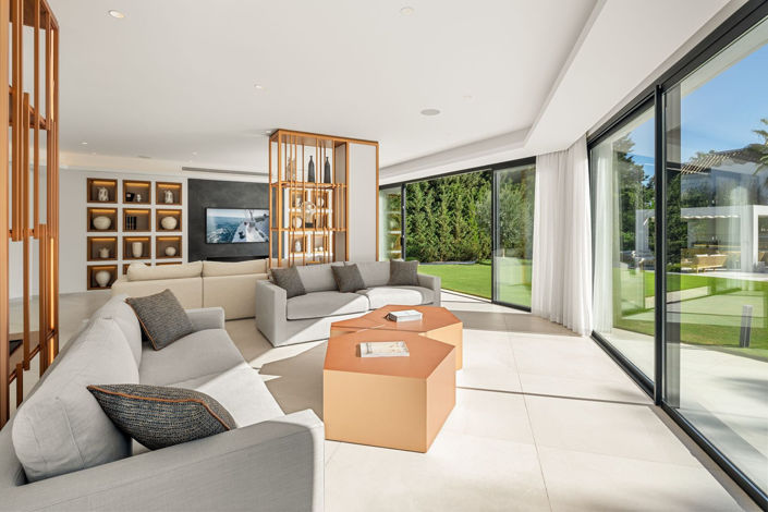 Image No.43-6 Bed Property for sale