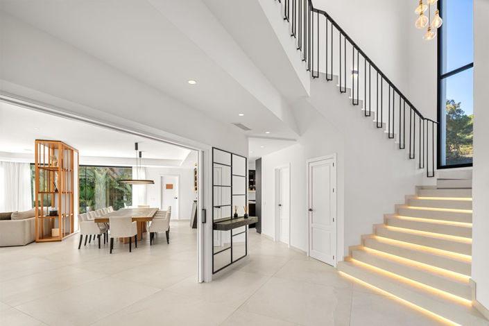 Image No.54-6 Bed Property for sale