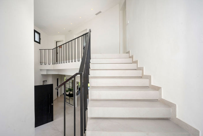 Image No.56-6 Bed Property for sale