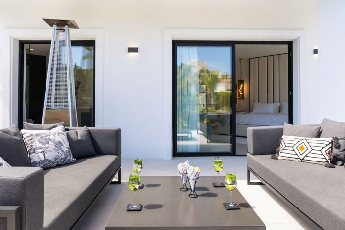 Image No.61-6 Bed Property for sale