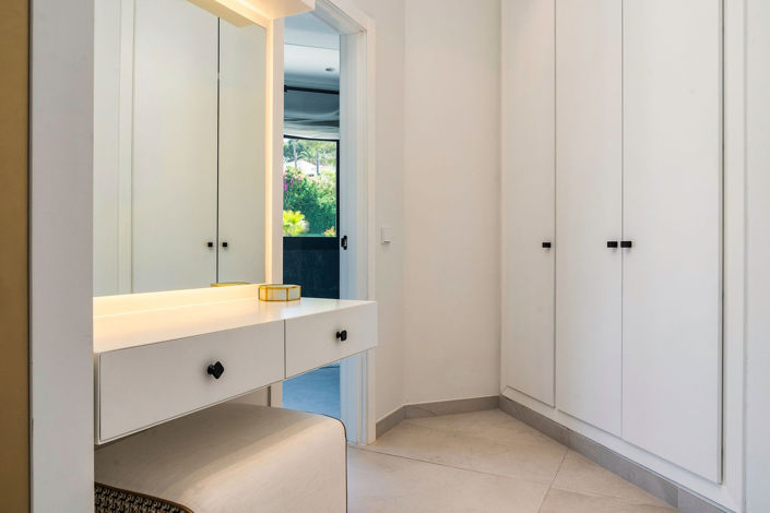 Image No.66-6 Bed Property for sale