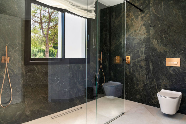 Image No.68-6 Bed Property for sale