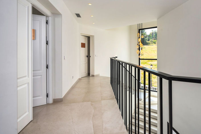 Image No.69-6 Bed Property for sale