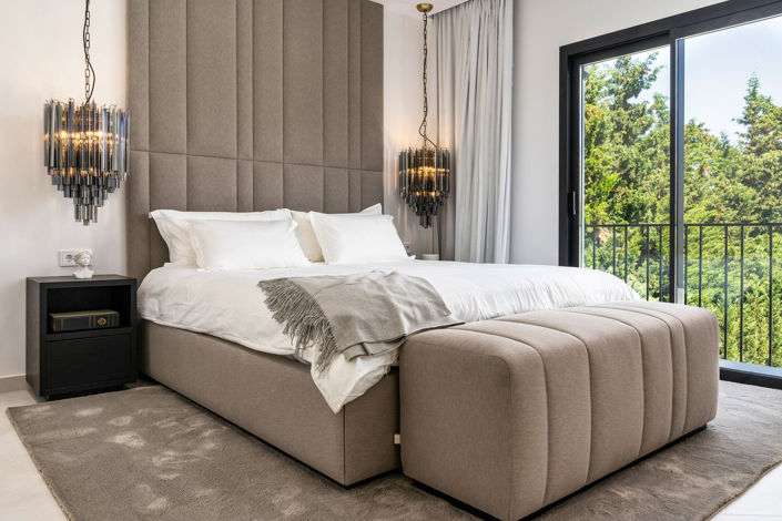 Image No.71-6 Bed Property for sale