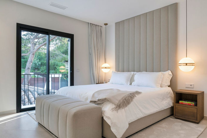 Image No.74-6 Bed Property for sale