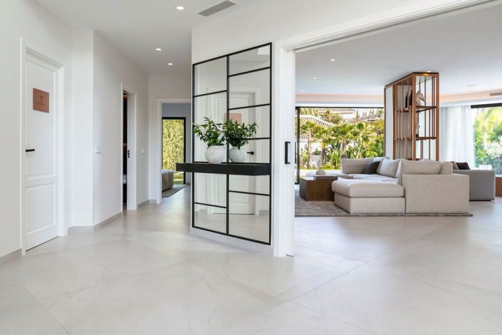 Image No.78-6 Bed Property for sale