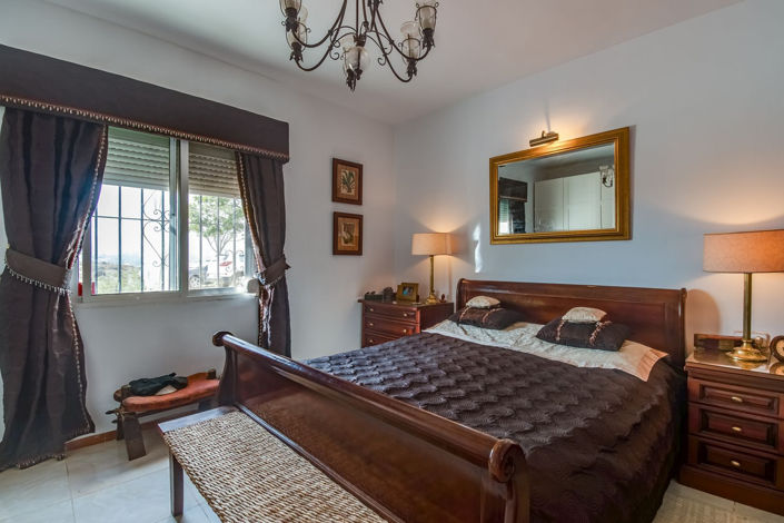 Image No.10-4 Bed Property for sale