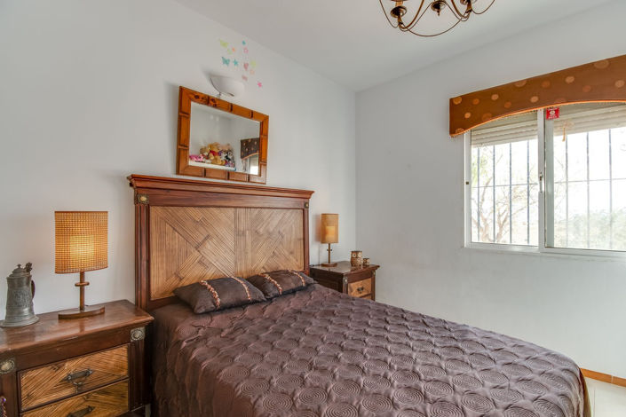 Image No.12-4 Bed Property for sale