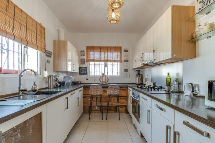 Image No.13-4 Bed Property for sale