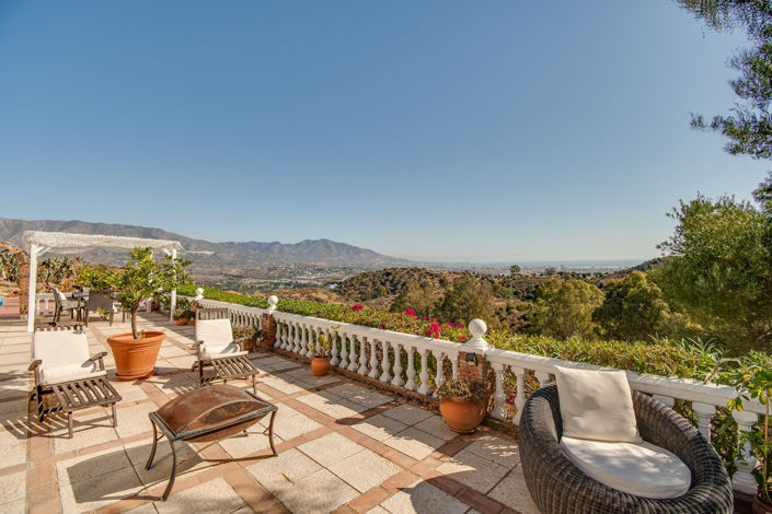 Image No.19-4 Bed Property for sale