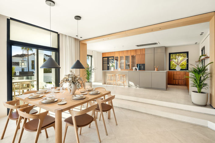 Image No.1-6 Bed Property for sale
