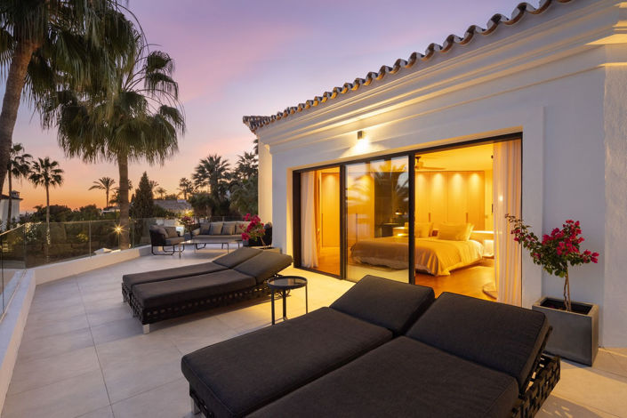 Image No.21-6 Bed Property for sale