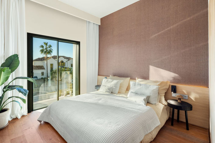 Image No.23-6 Bed Property for sale