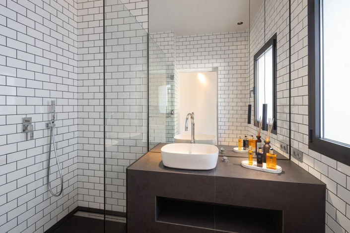 Image No.27-6 Bed Property for sale