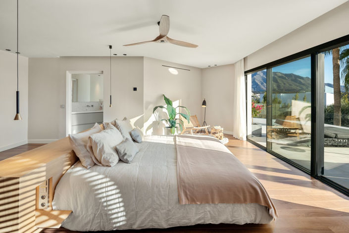 Image No.28-6 Bed Property for sale