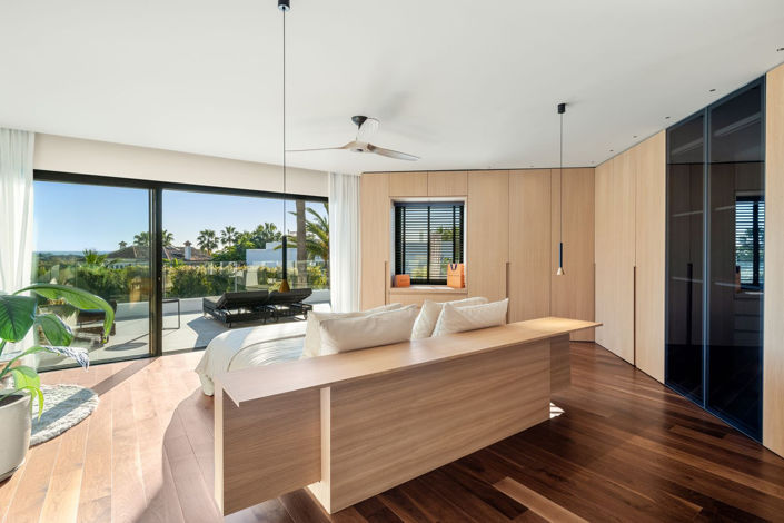 Image No.30-6 Bed Property for sale