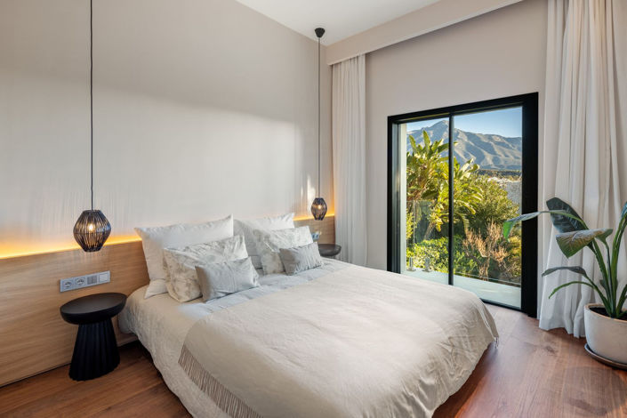 Image No.9-6 Bed Property for sale