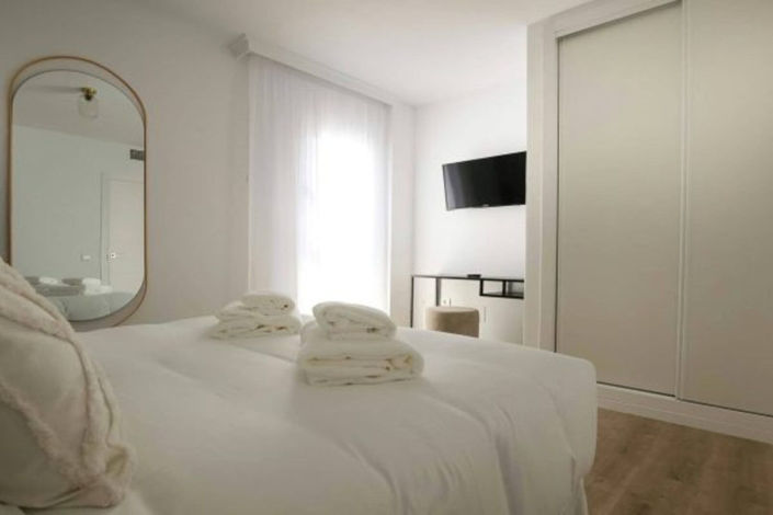 Image No.14-2 Bed Property for sale