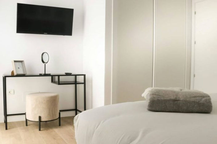 Image No.15-2 Bed Property for sale