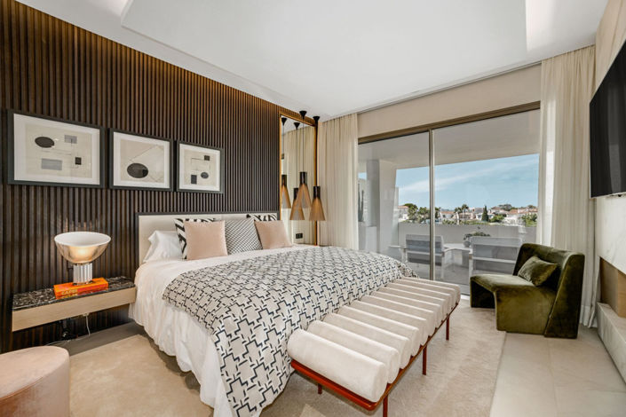 Image No.10-4 Bed Property for sale