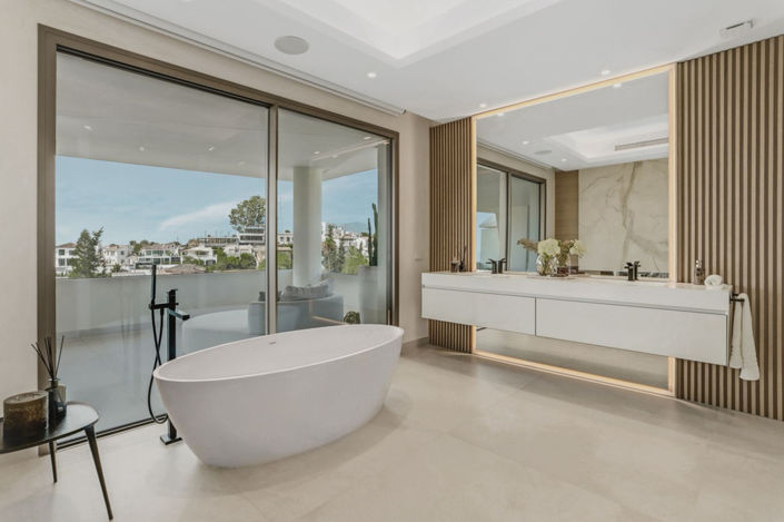 Image No.13-4 Bed Property for sale