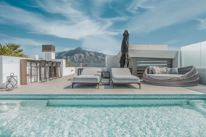 Image No.17-4 Bed Property for sale