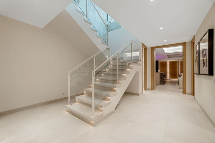 Image No.21-4 Bed Property for sale