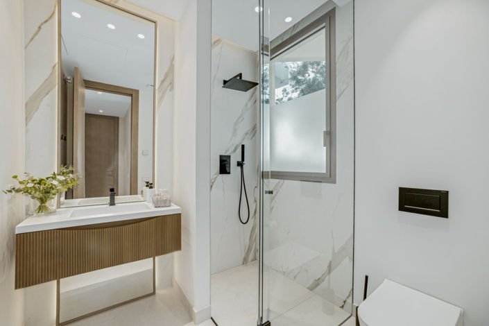 Image No.26-4 Bed Property for sale