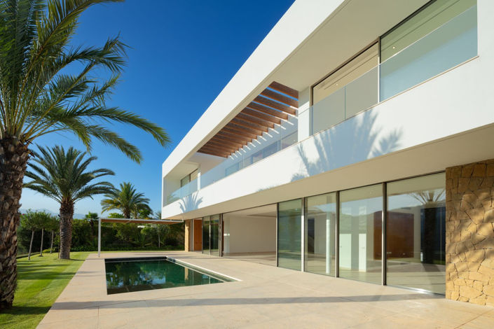 Image No.1-4 Bed Property for sale