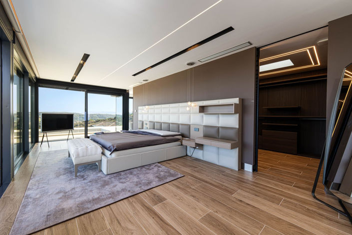 Image No.11-5 Bed Property for sale