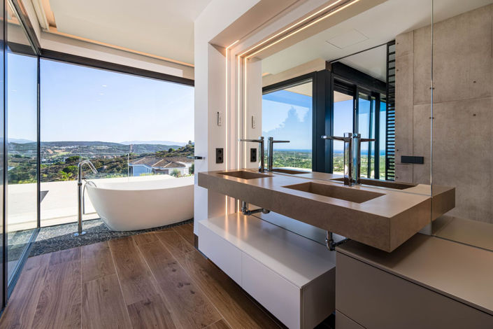 Image No.12-5 Bed Property for sale